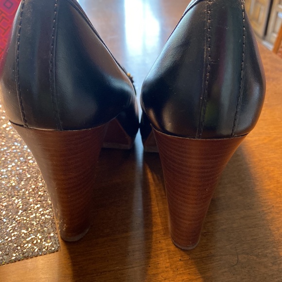 Tory Burch black leather heels. Worn one time - Picture 4 of 4